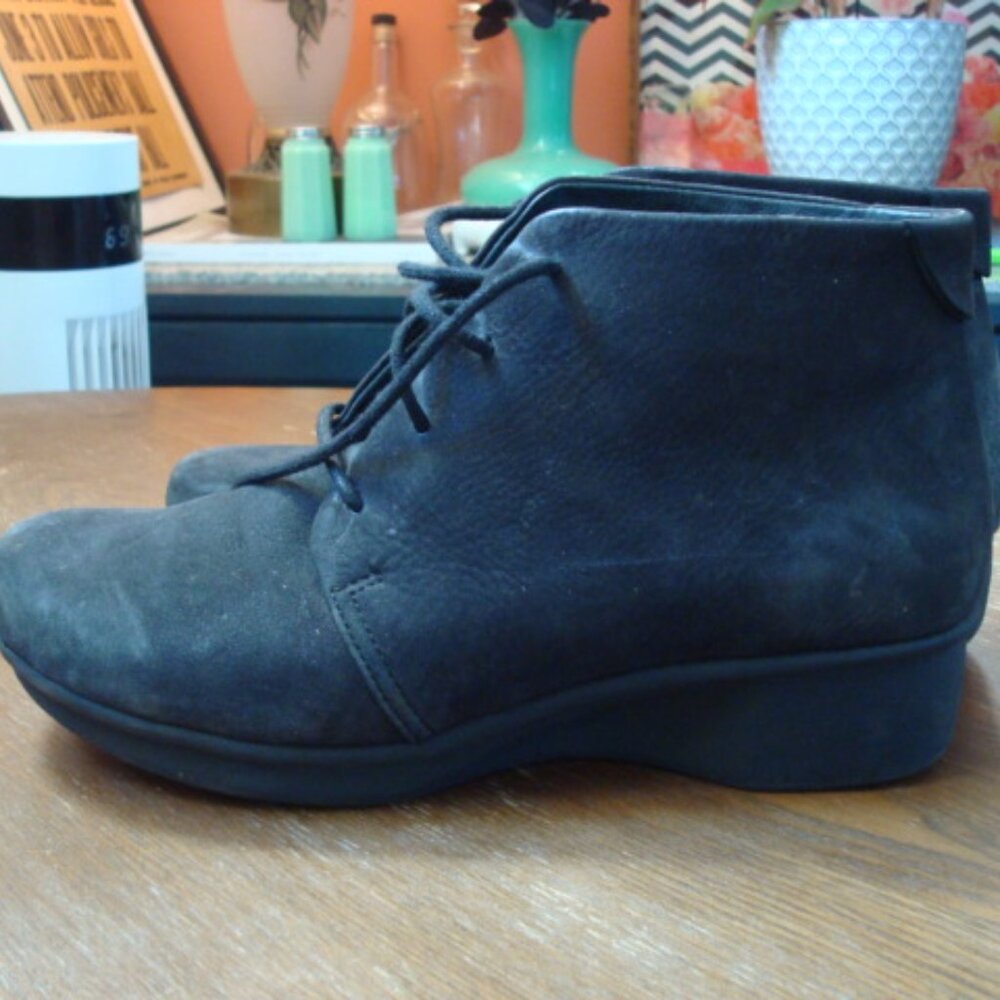 Dansko boots booties black leather 39 8.5